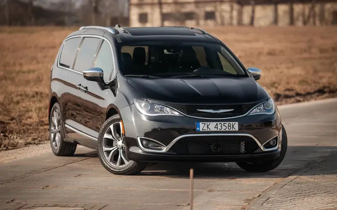 Chrysler Pacifica cena 149900 przebieg: 41690, rok produkcji 2020 z Koszalin